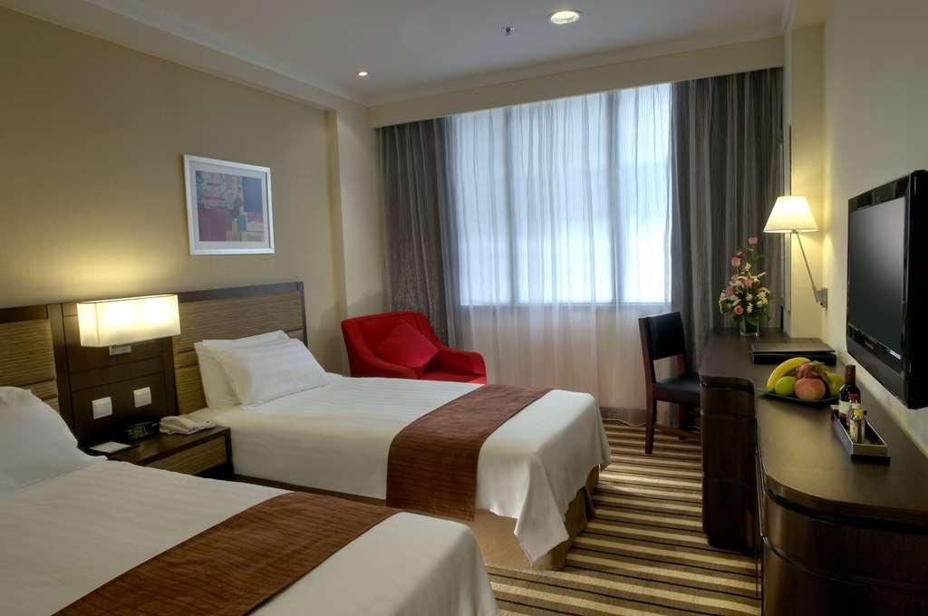Metropark Hotel Kowloon Hong Kong Room photo