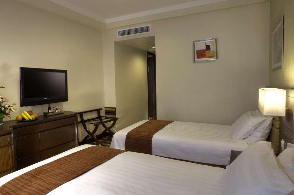 Metropark Hotel Kowloon Hong Kong Room photo