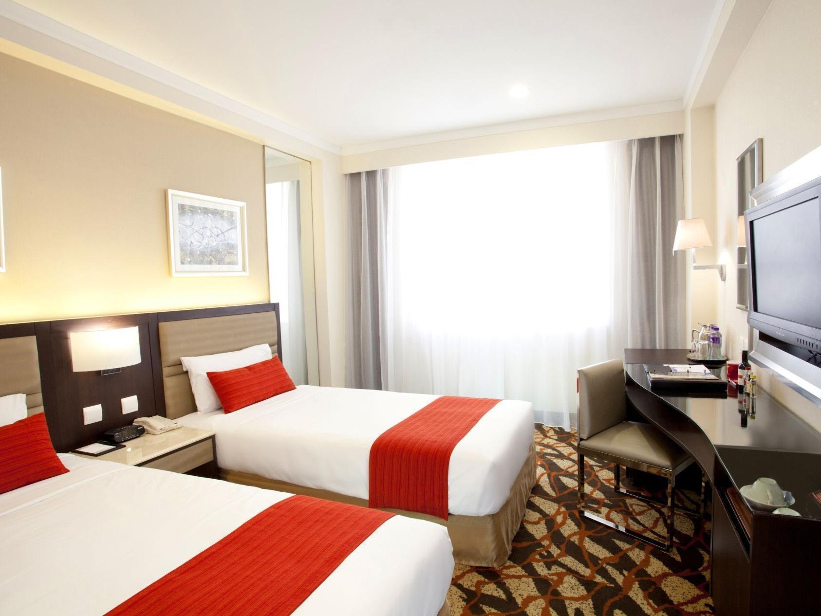 Metropark Hotel Kowloon Hong Kong Exterior photo