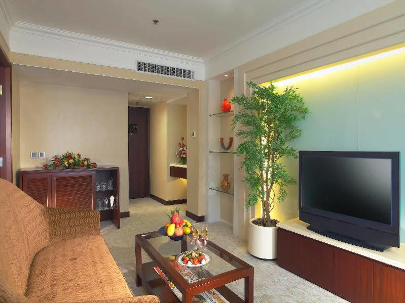 Metropark Hotel Kowloon Hong Kong Exterior photo