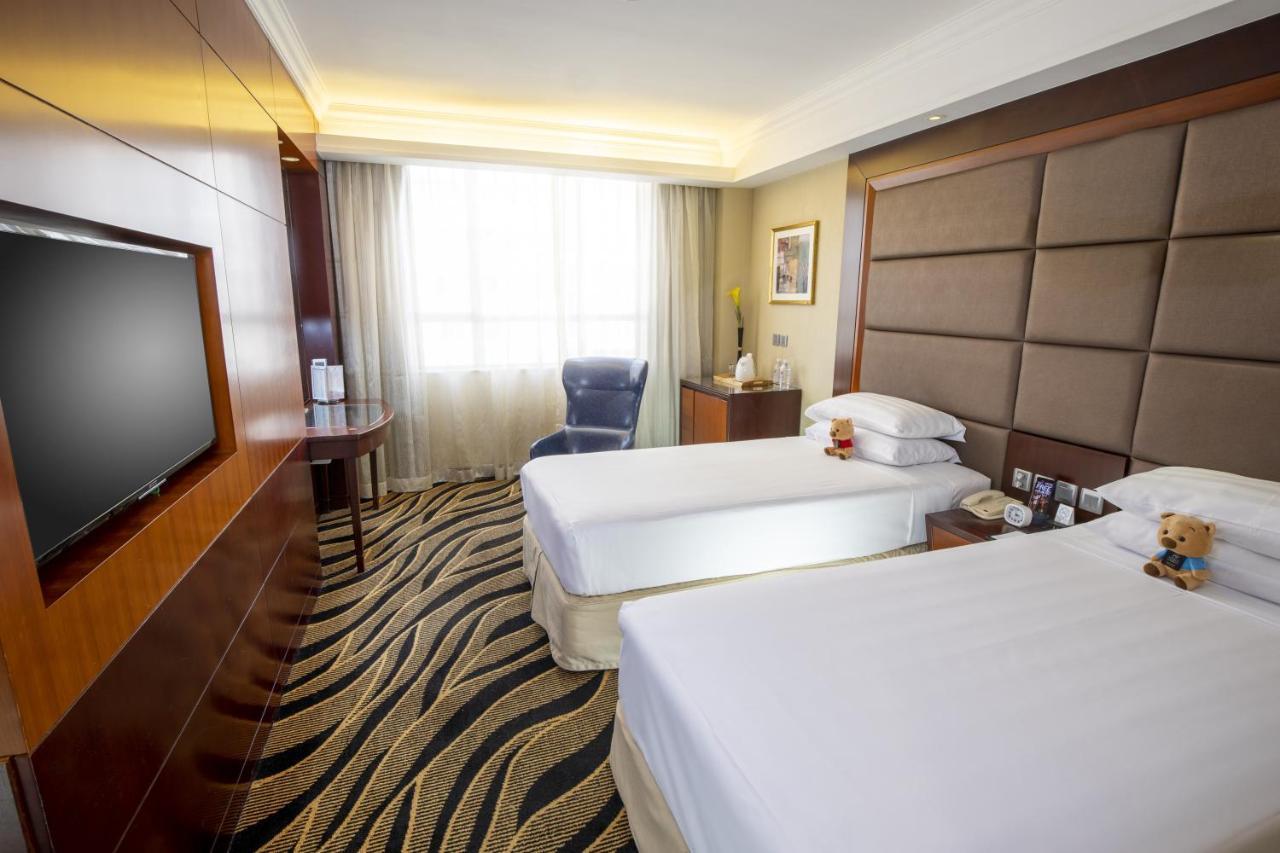 Metropark Hotel Kowloon Hong Kong Exterior photo