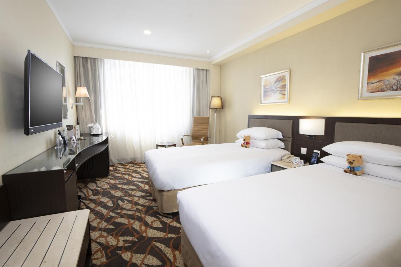 Metropark Hotel Kowloon Hong Kong Exterior photo
